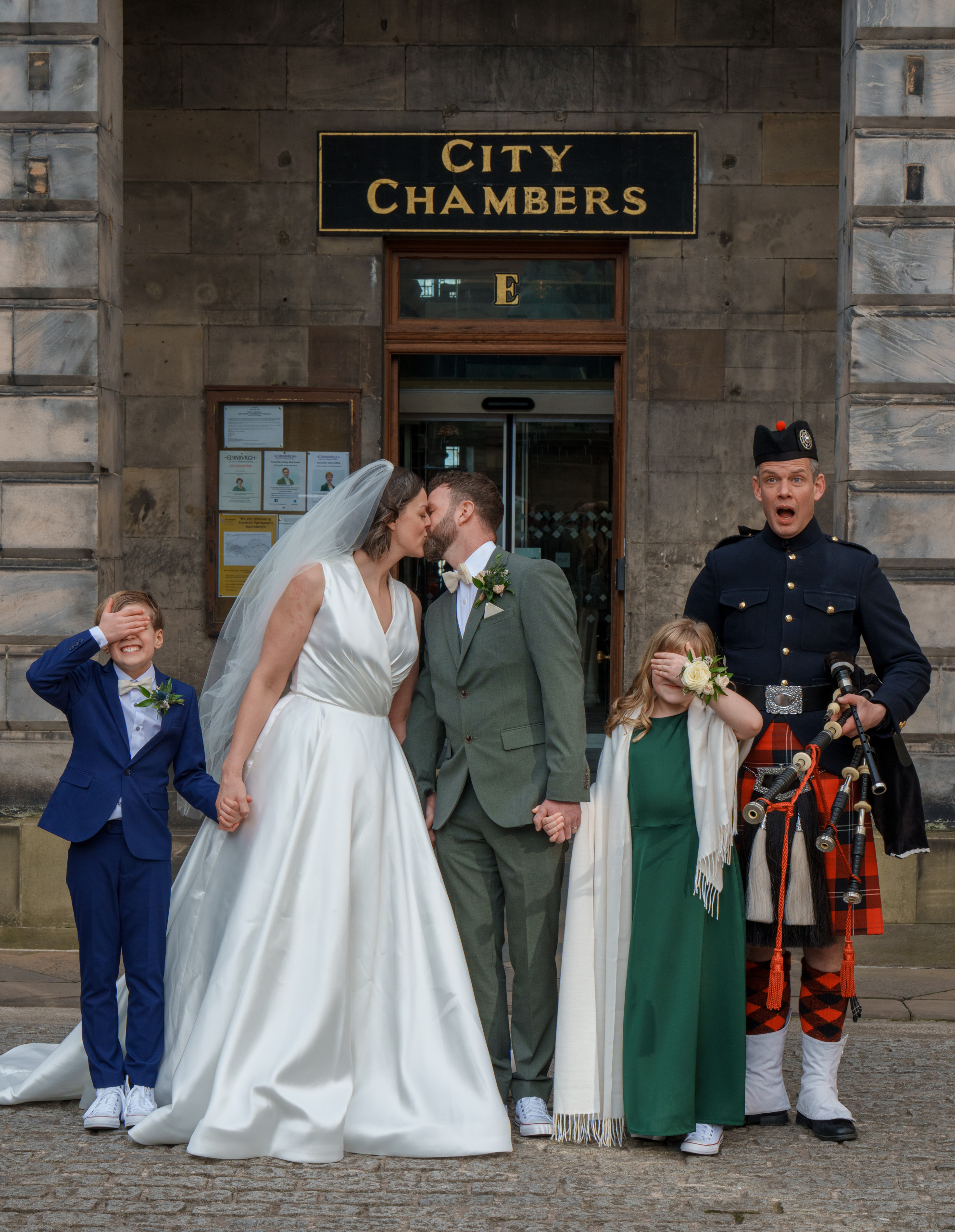 Edinburgh Wedding Bagpiper for hire